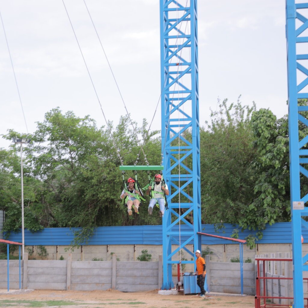 giant cage swing activity in delhi ncr